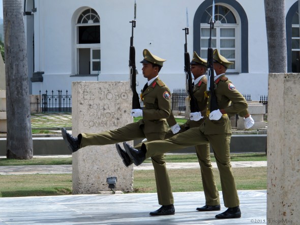Cementerio de Santa Ifigenia - Jose Marti mausoleum - changing of the guard 01©