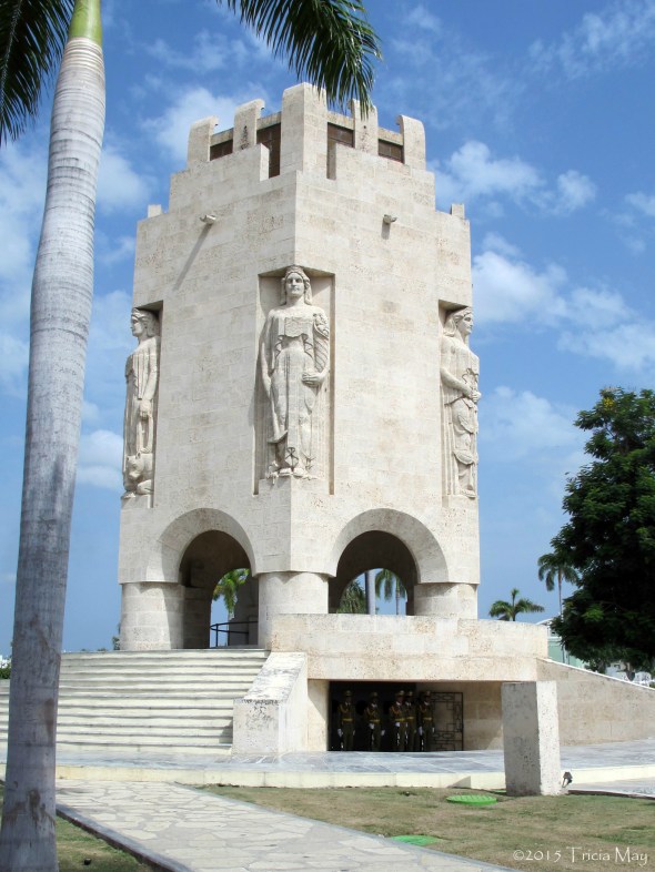 Cementerio de Santa Ifigenia - Jose Marti mausoleum - changing of the guard 04 ©