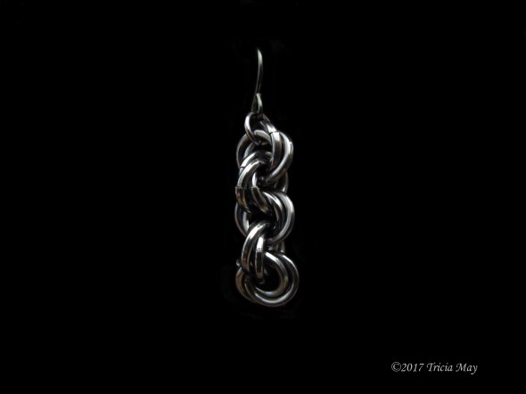 Earrings - Mobius chain-Icy black ©
